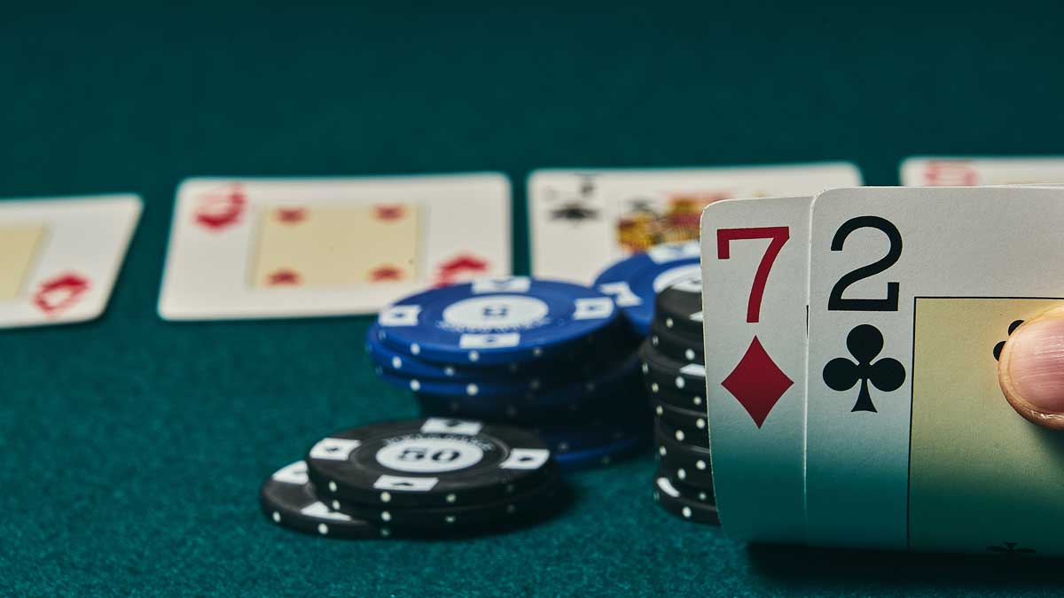 Thuật Ngủ Gối Tuyệt Vời trong Poker 5 Lá Bí Kíp Bluff Thành Công